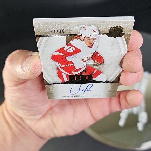 2022-23 Rookie Chase Pearson Rookie Auto 34/36 #127 - Picture 6 of 9